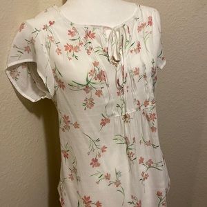 Calling my Country girls! COMO Vintage Floral blouse- Size Small